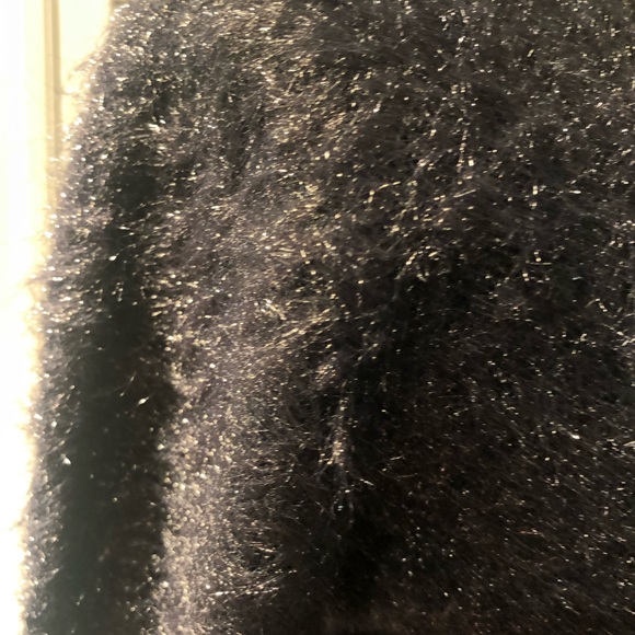 Izzue Black fashion sweater. Very soft and cozy. Size XSmall. Material Acrylic. - Picture 4 of 4